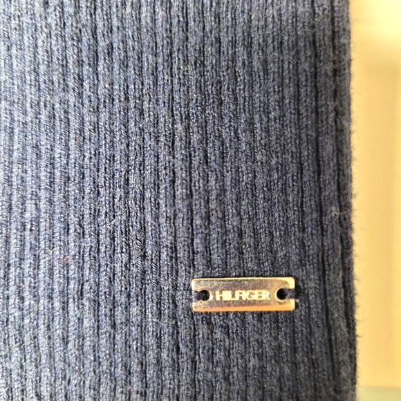Tommy Hilfiger sweater. - Picture 6 of 8